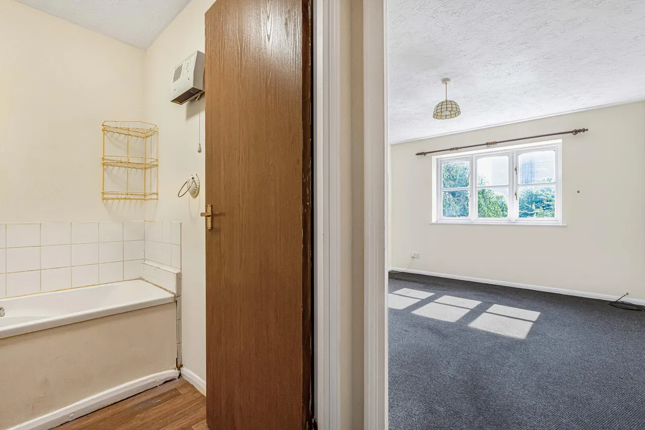 Tennyson Close, Enfield, EN3, photo 13