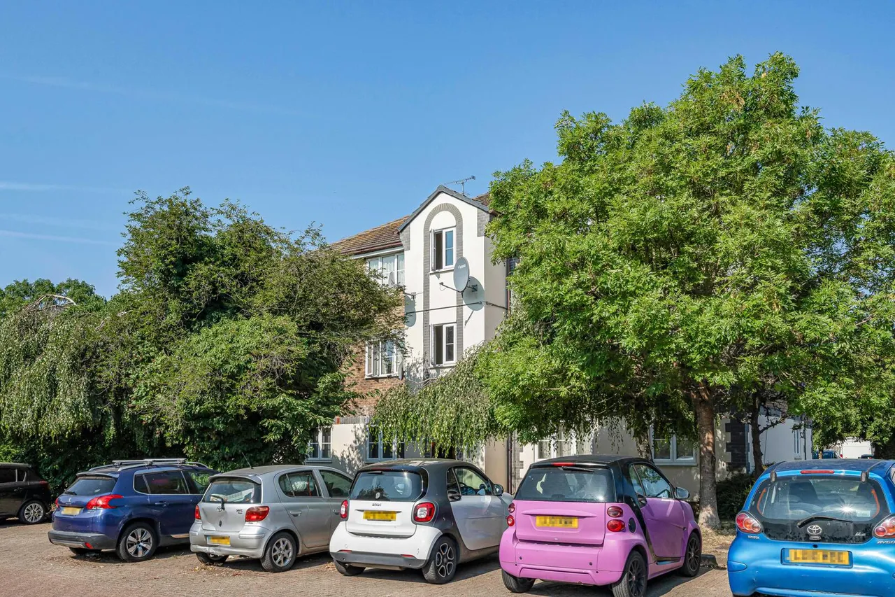 Tennyson Close, Enfield, EN3, photo 3