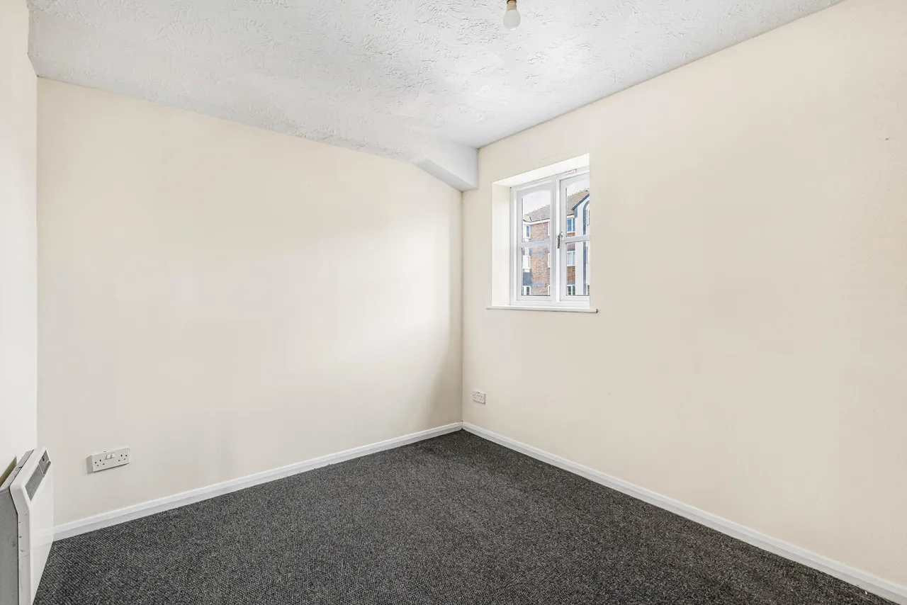 Tennyson Close, Enfield, EN3, photo 8