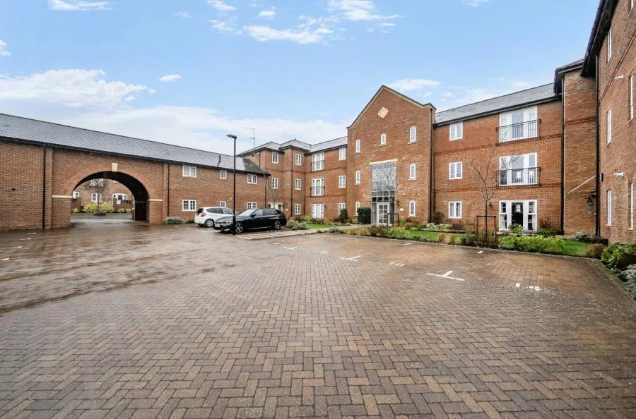 2 bed flat for sale, Ferard Corner, Warfield, RG42