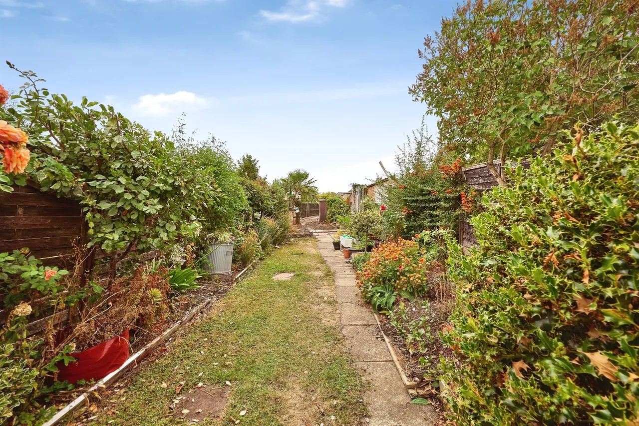Broadway, Yaxley, Peterborough, photo 9