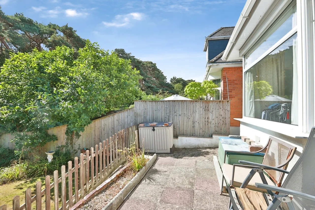 Pine Vale Crescent, Bournemouth, BH10, photo 11