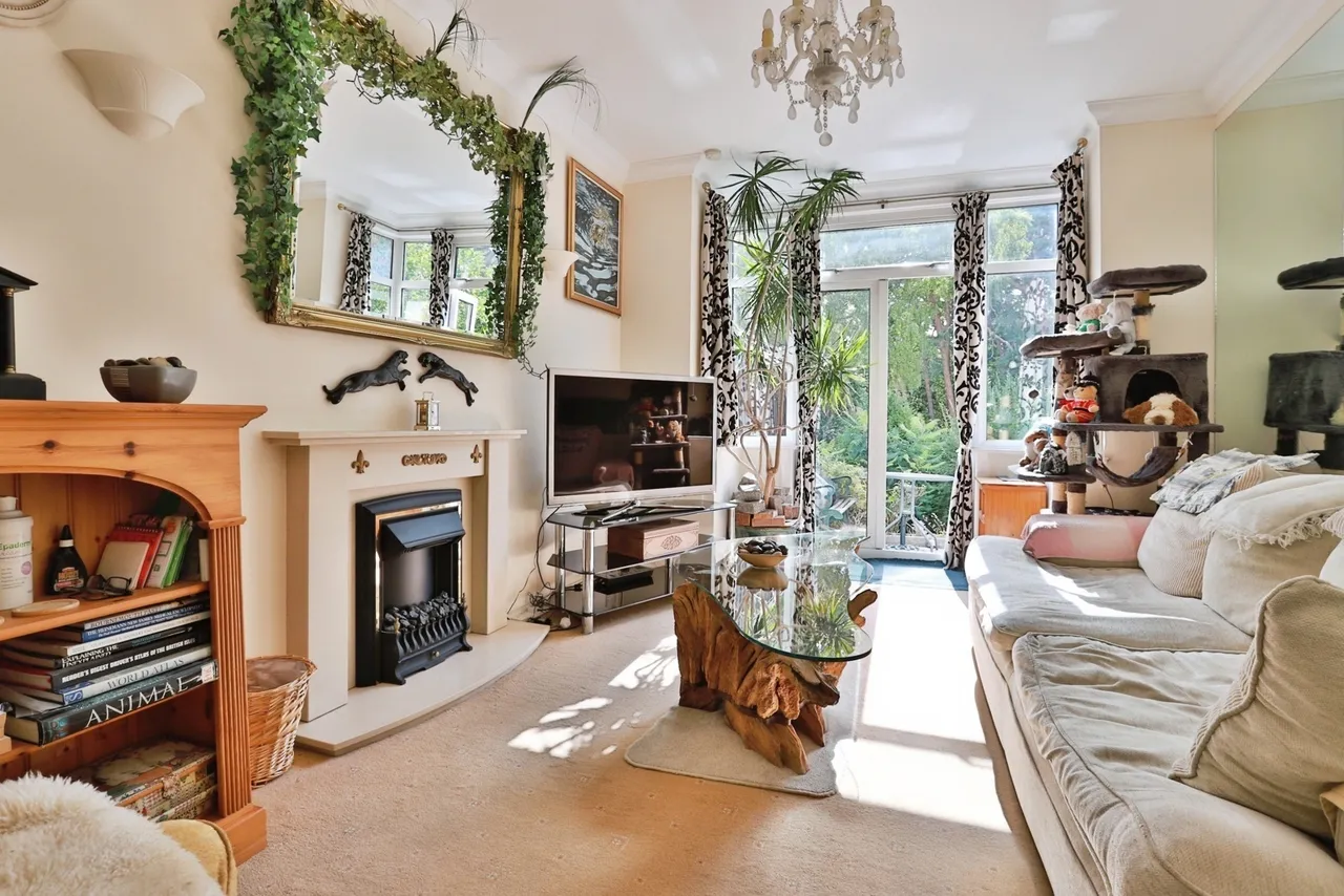 Pine Vale Crescent, Bournemouth, BH10, photo 2