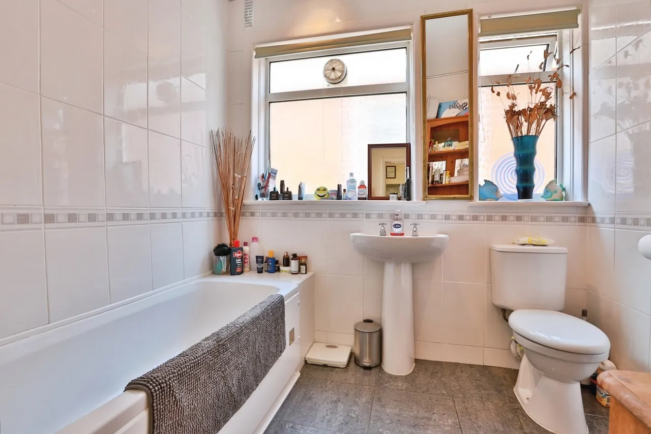 Pine Vale Crescent, Bournemouth, BH10, photo 15