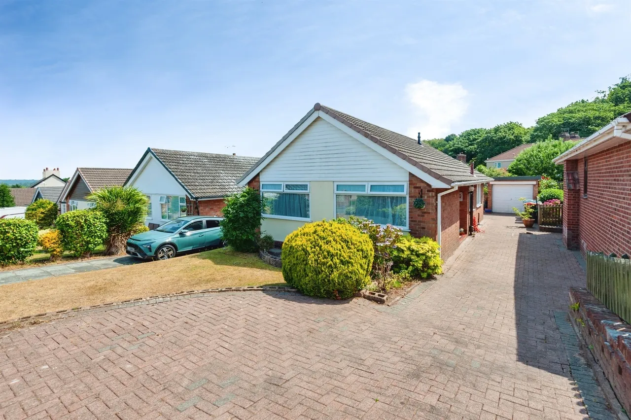 2 bed house for sale — Cambridge Gardens, Helsby, Frodsham