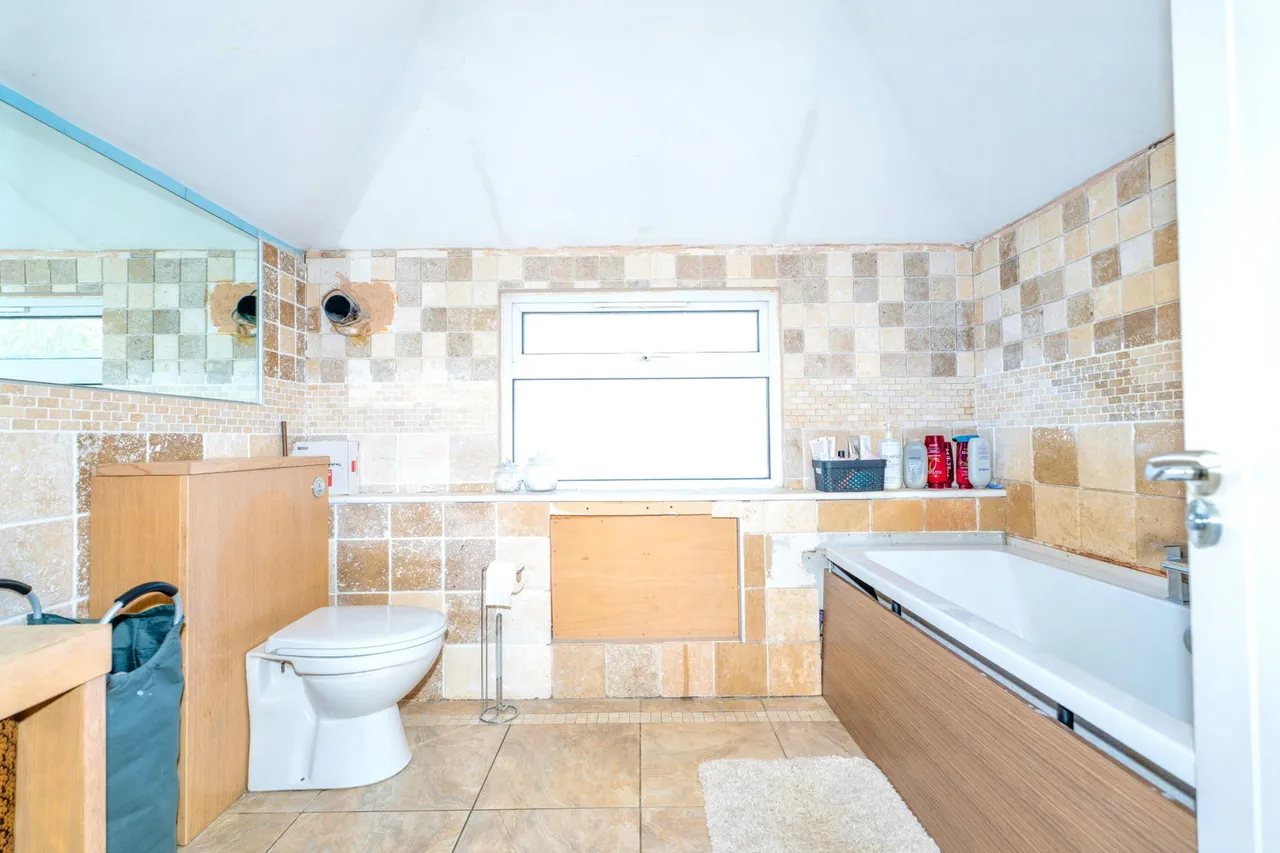 Lucy Lane North, Stanway, CO3, photo 15