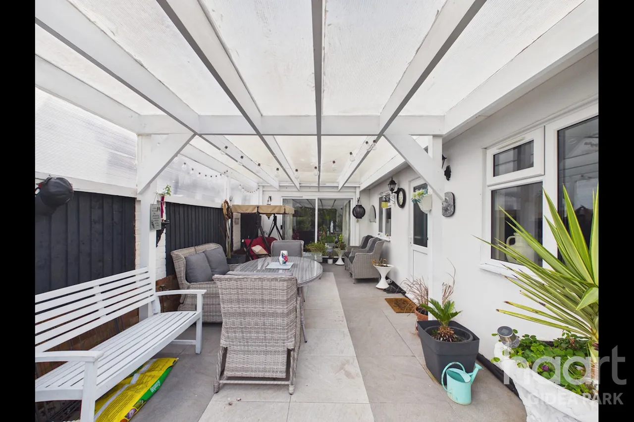 Pemberton Avenue, Gidea Park, RM2, photo 19