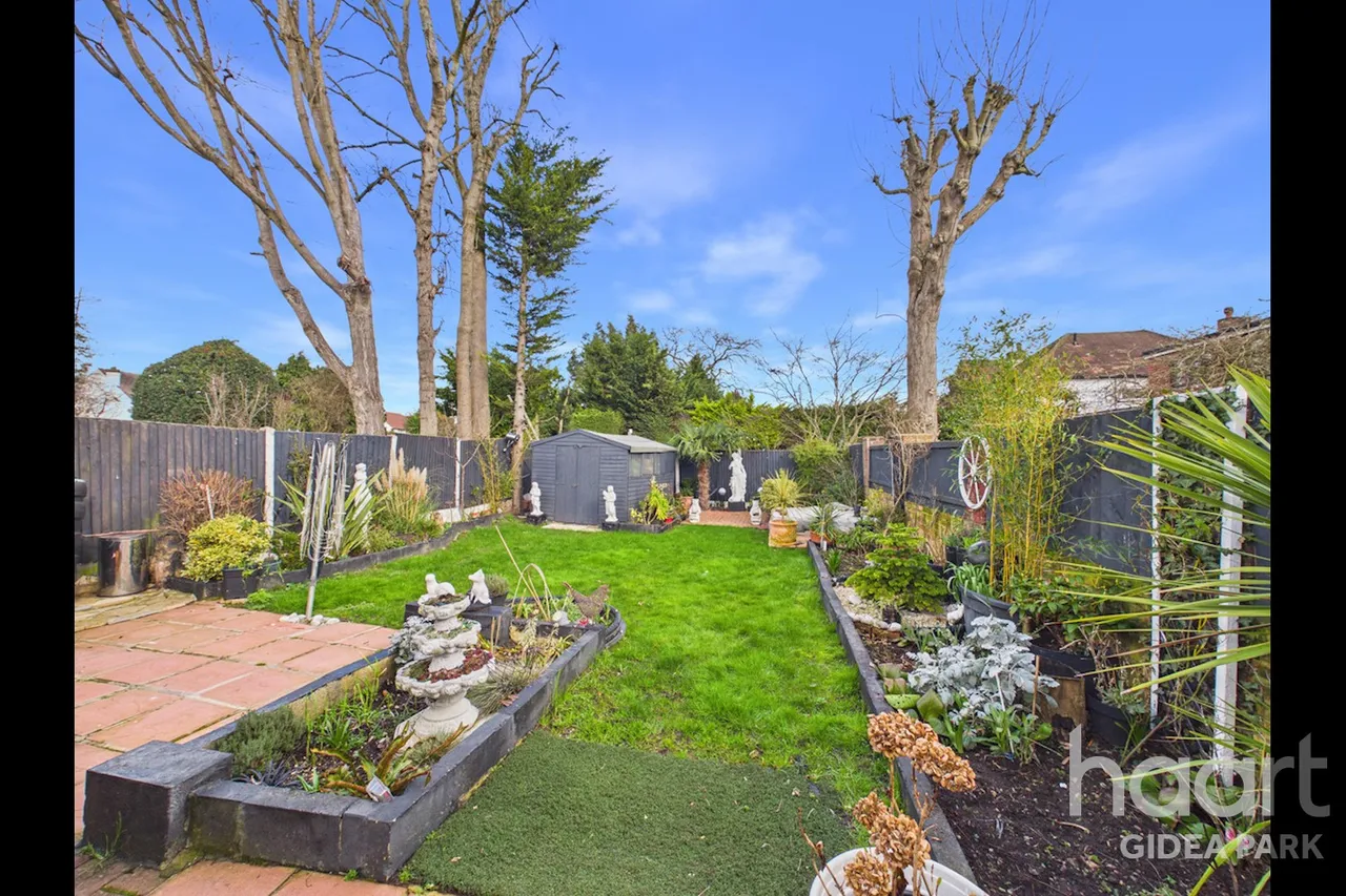 Pemberton Avenue, Gidea Park, RM2, photo 20