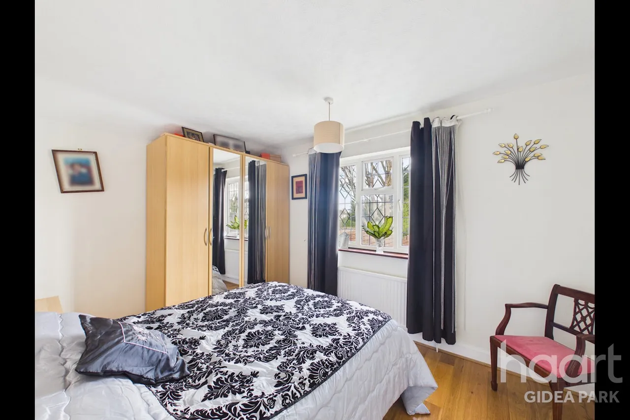 Pemberton Avenue, Gidea Park, RM2, photo 15