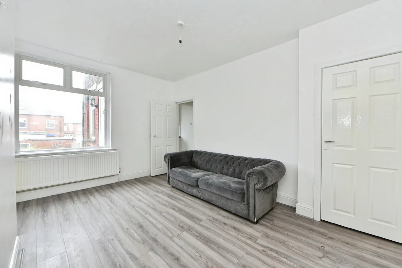 Prince Edward Avenue, Oldham, photo 6