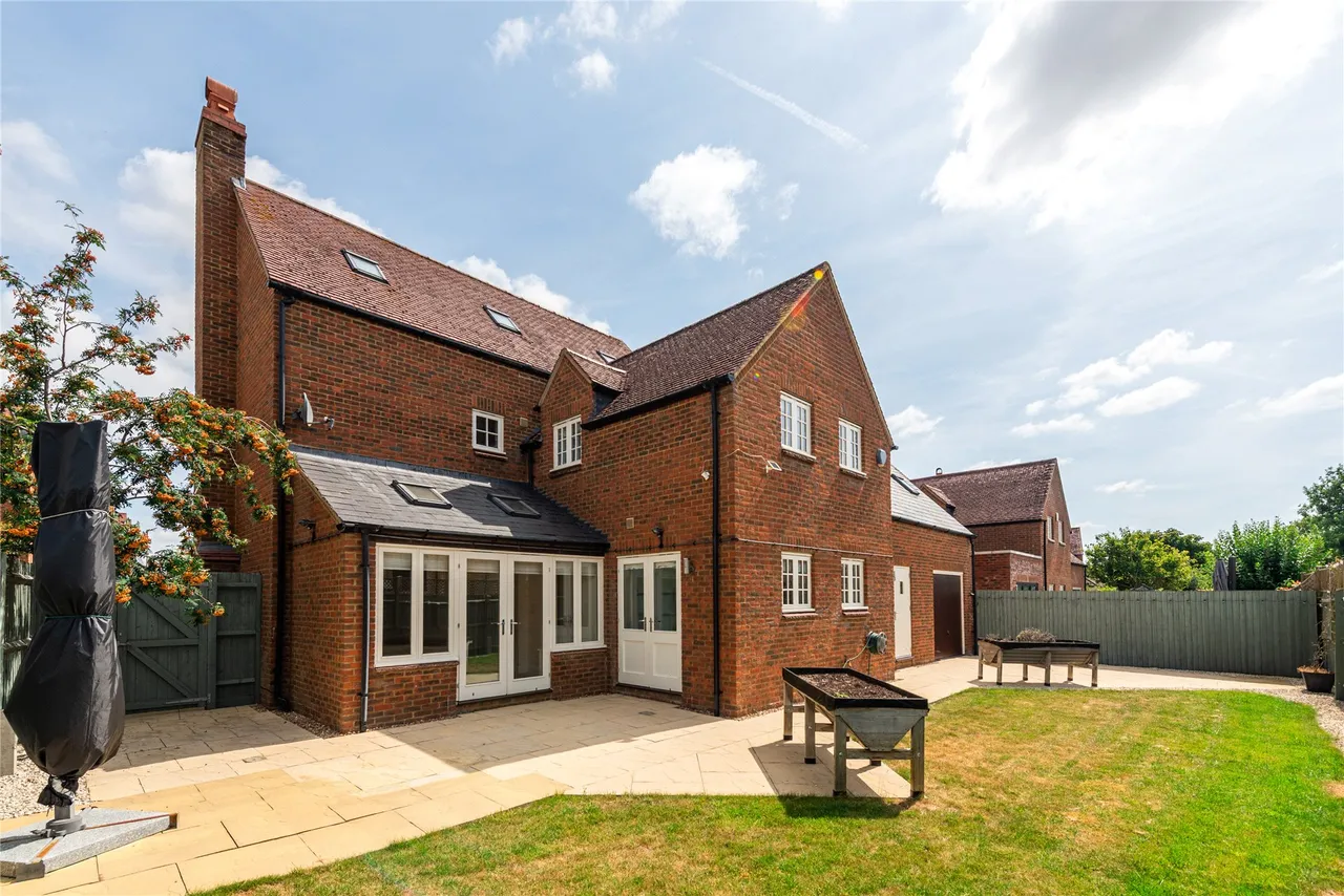 Cuckoo Hill Rise, Hanslope, MK19, photo 2