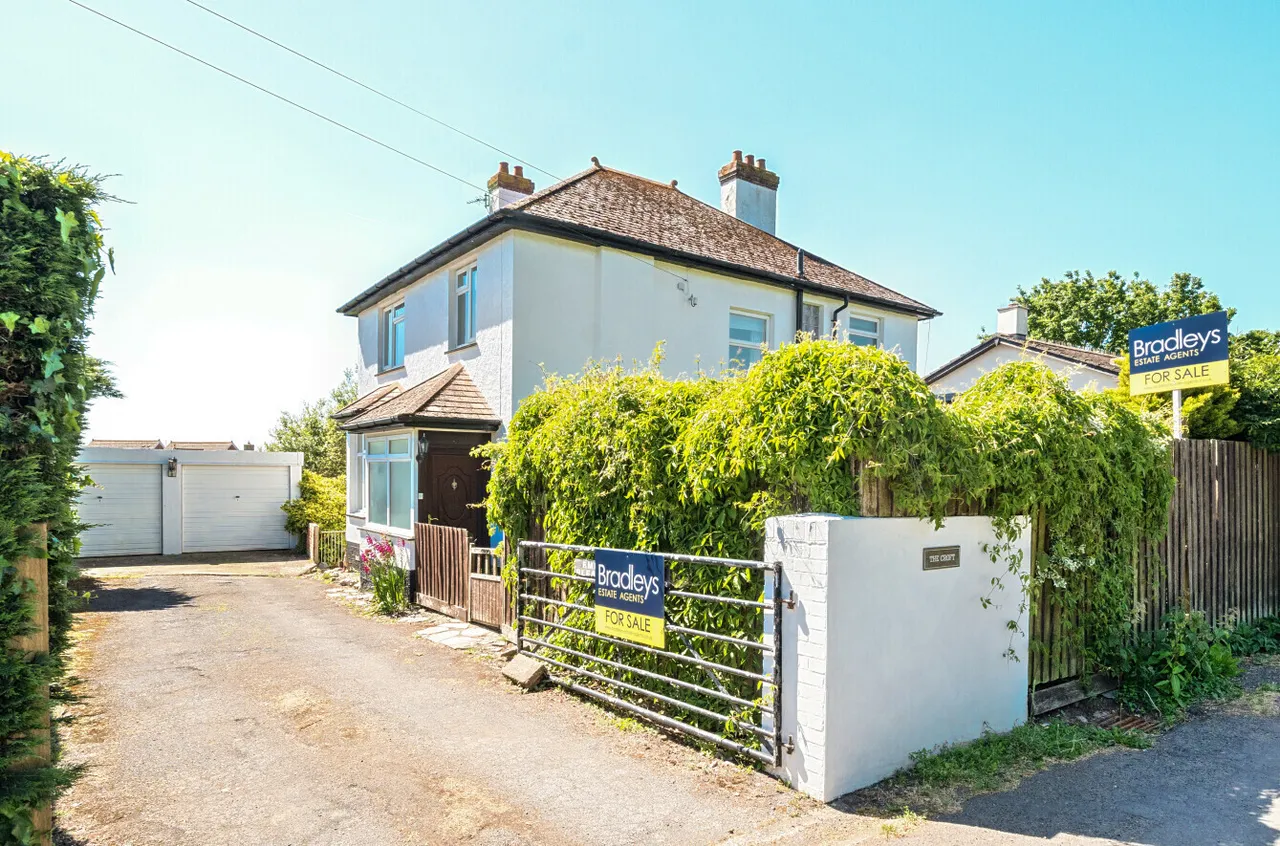 4 bed property for sale — Exeter Road, Teignmouth, Devon, TQ14