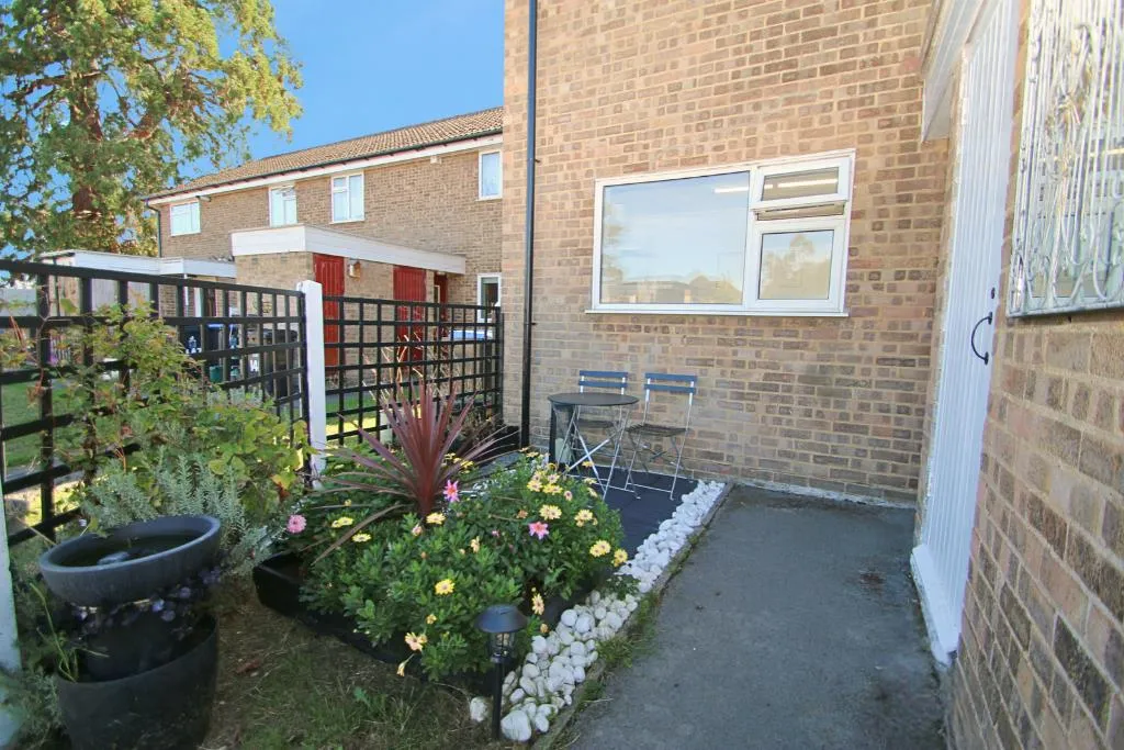 Sutton Avenue, Woking, GU21, photo 8