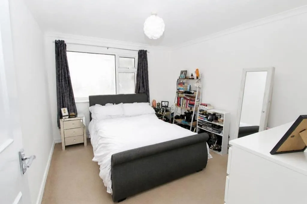 Sutton Avenue, Woking, GU21, photo 5