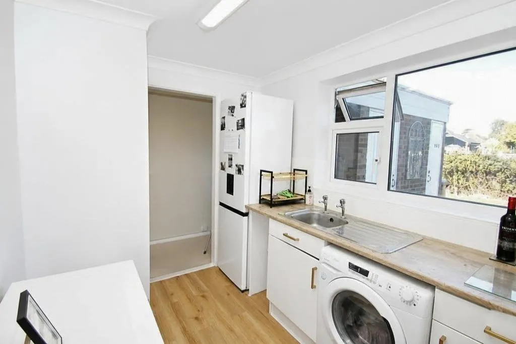 Sutton Avenue, Woking, GU21, photo 3