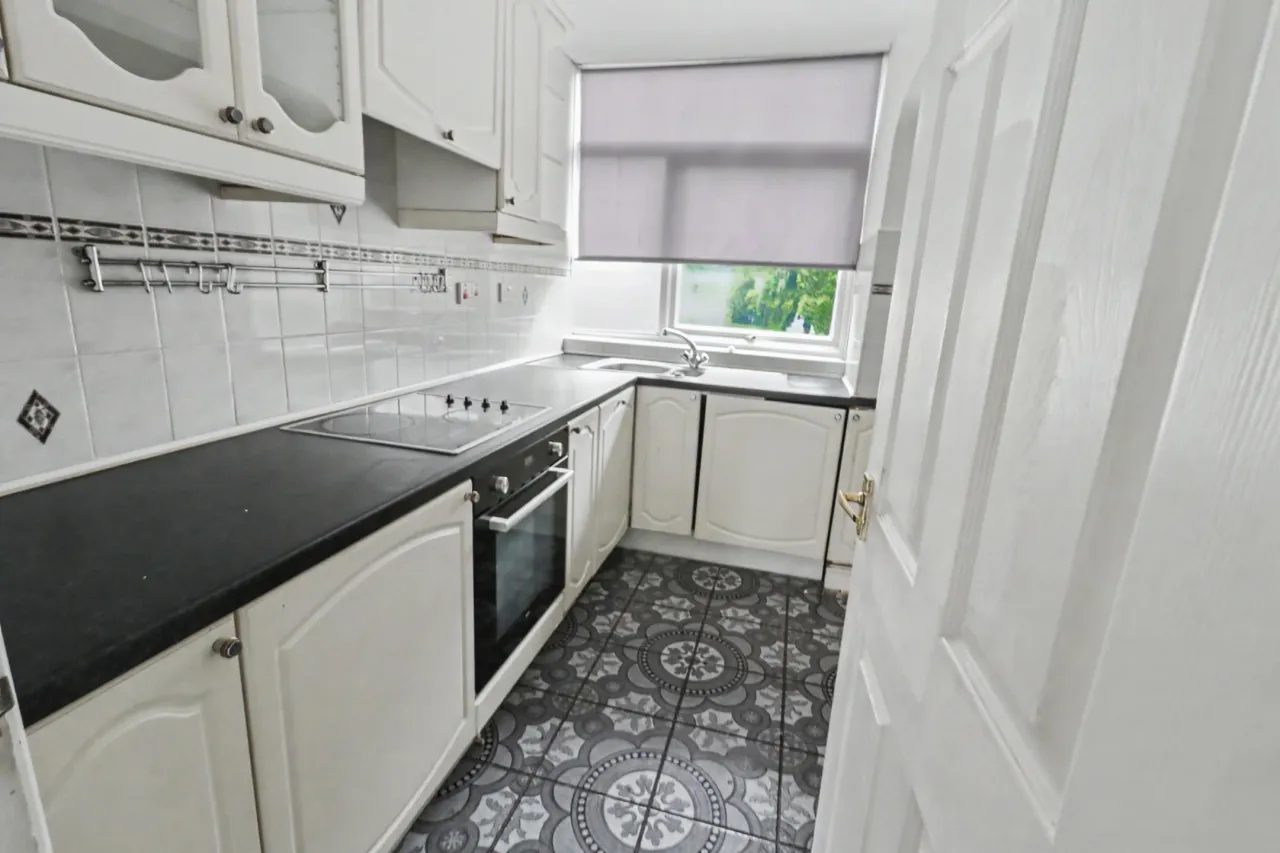 Newbridge Crescent, Wolverhampton, photo 4