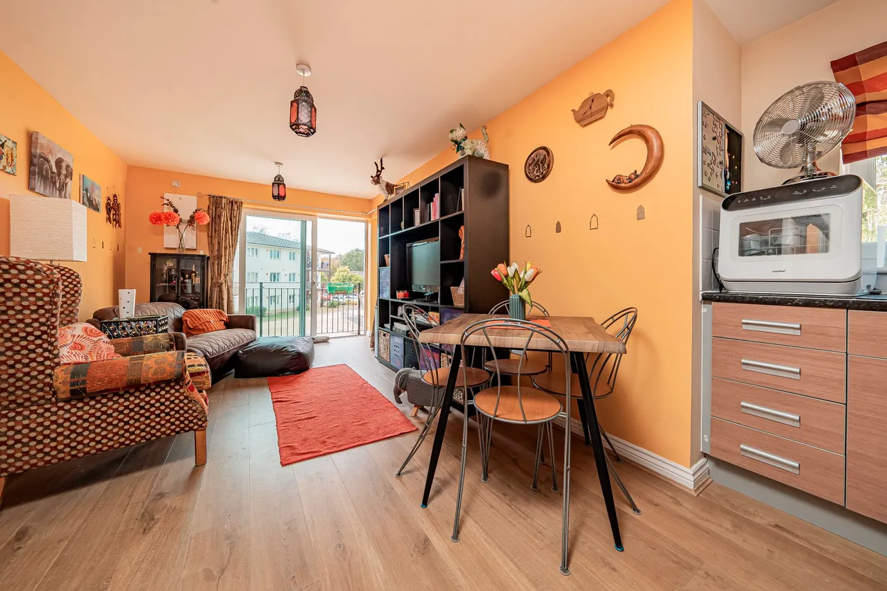 Vimy Close, Hounslow, photo 5