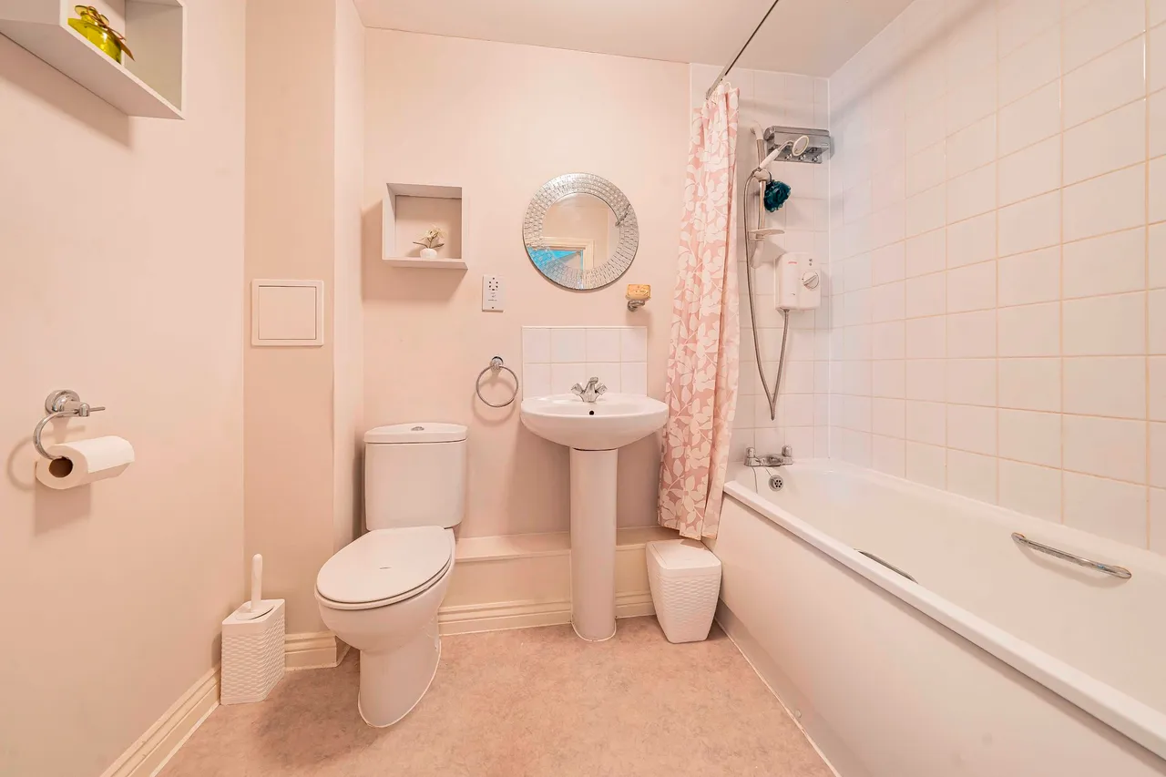 Vimy Close, Hounslow, photo 7