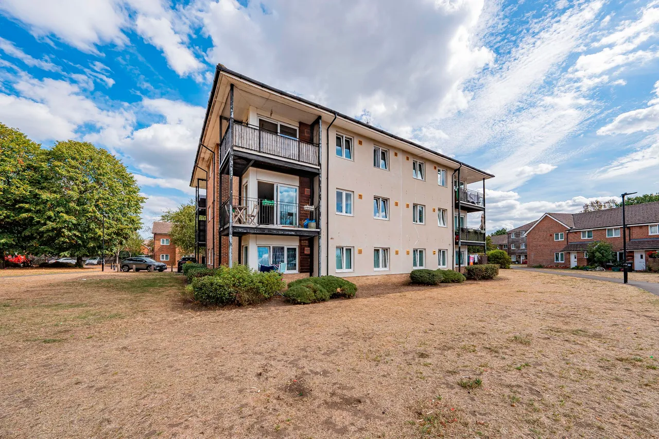 2 bed flat for sale, Vimy Close, Hounslow