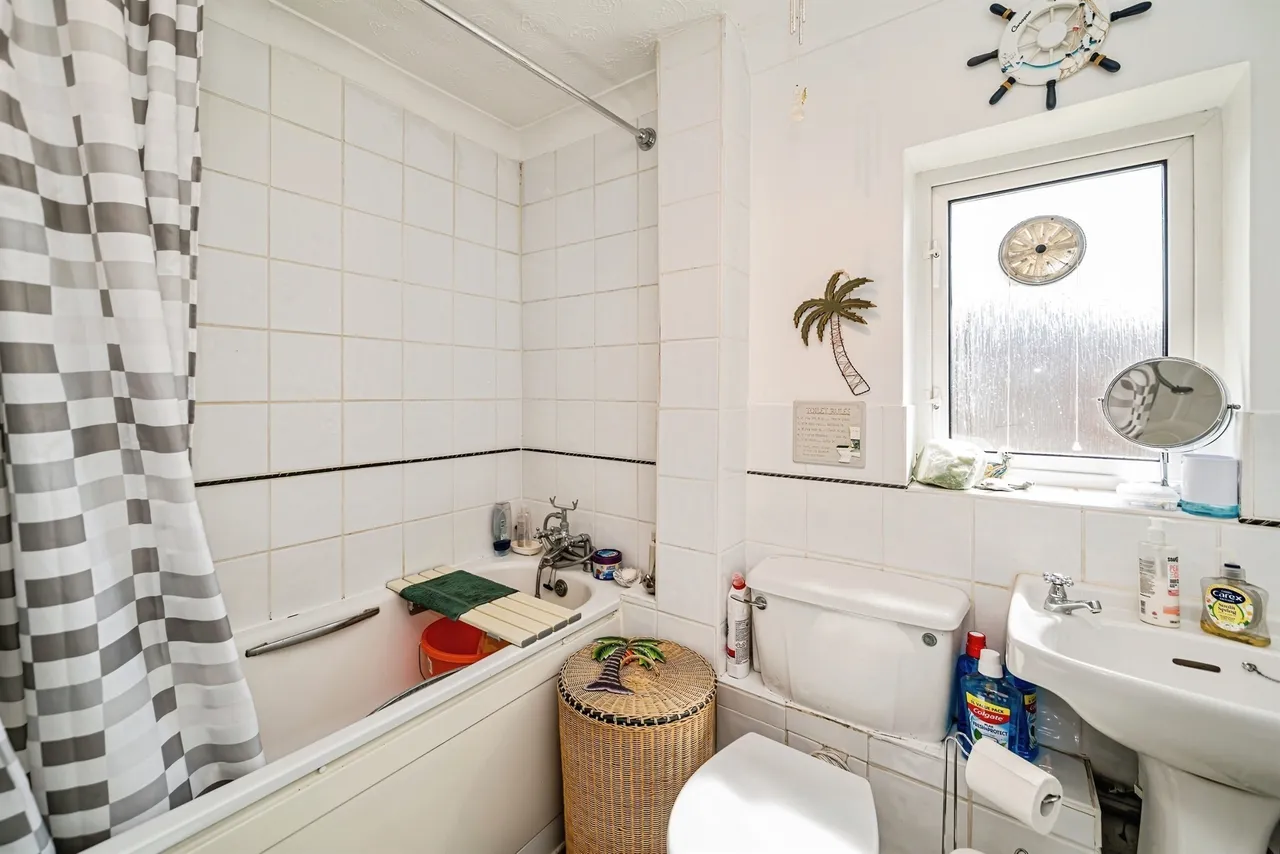 Sandringham Court, Slough, SL1, photo 14