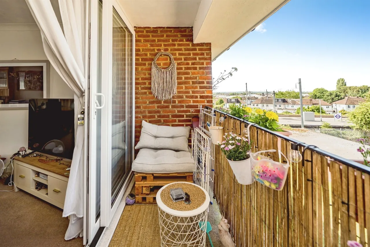 Sandringham Court, Slough, SL1, photo 8