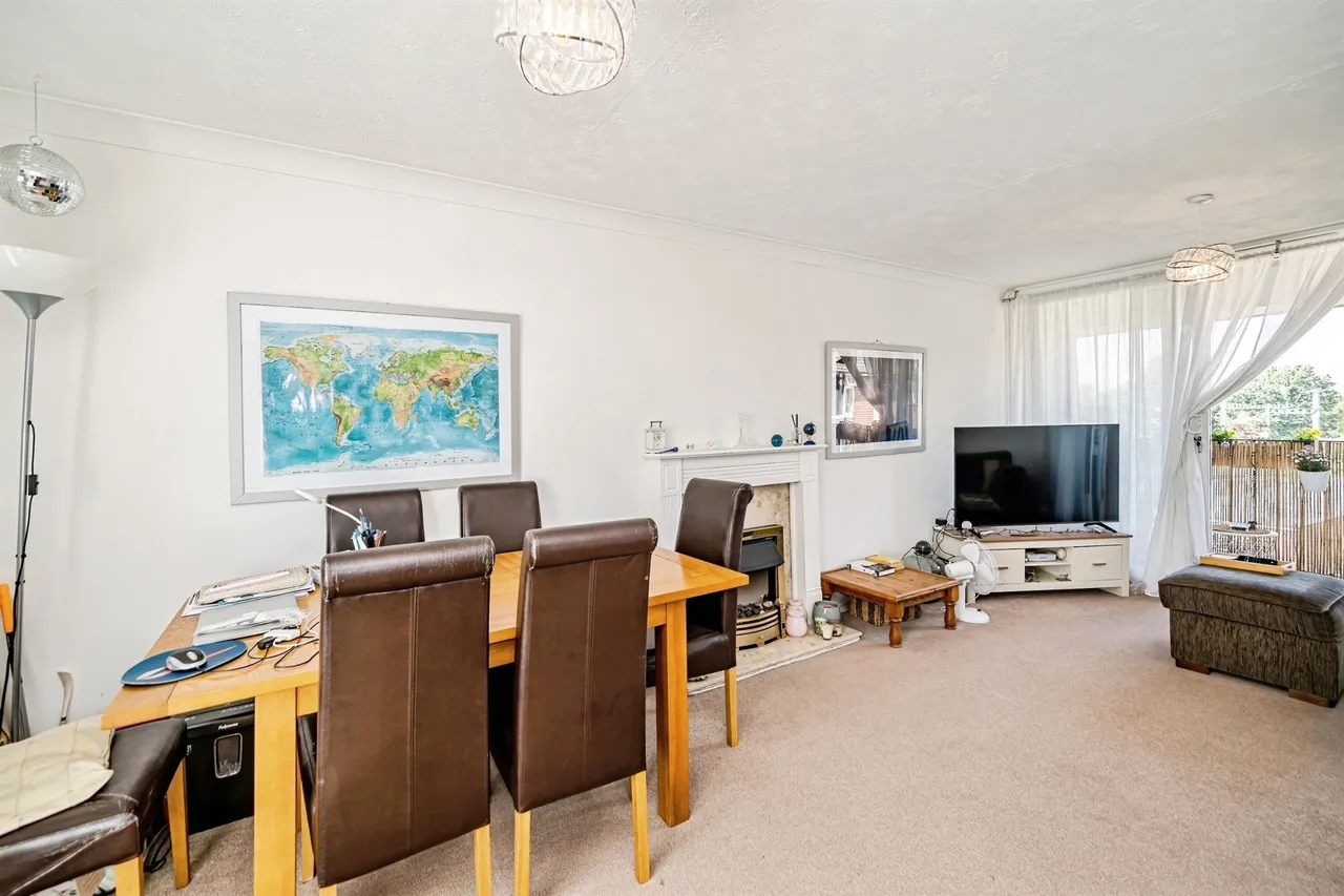 Sandringham Court, Slough, SL1, photo 17
