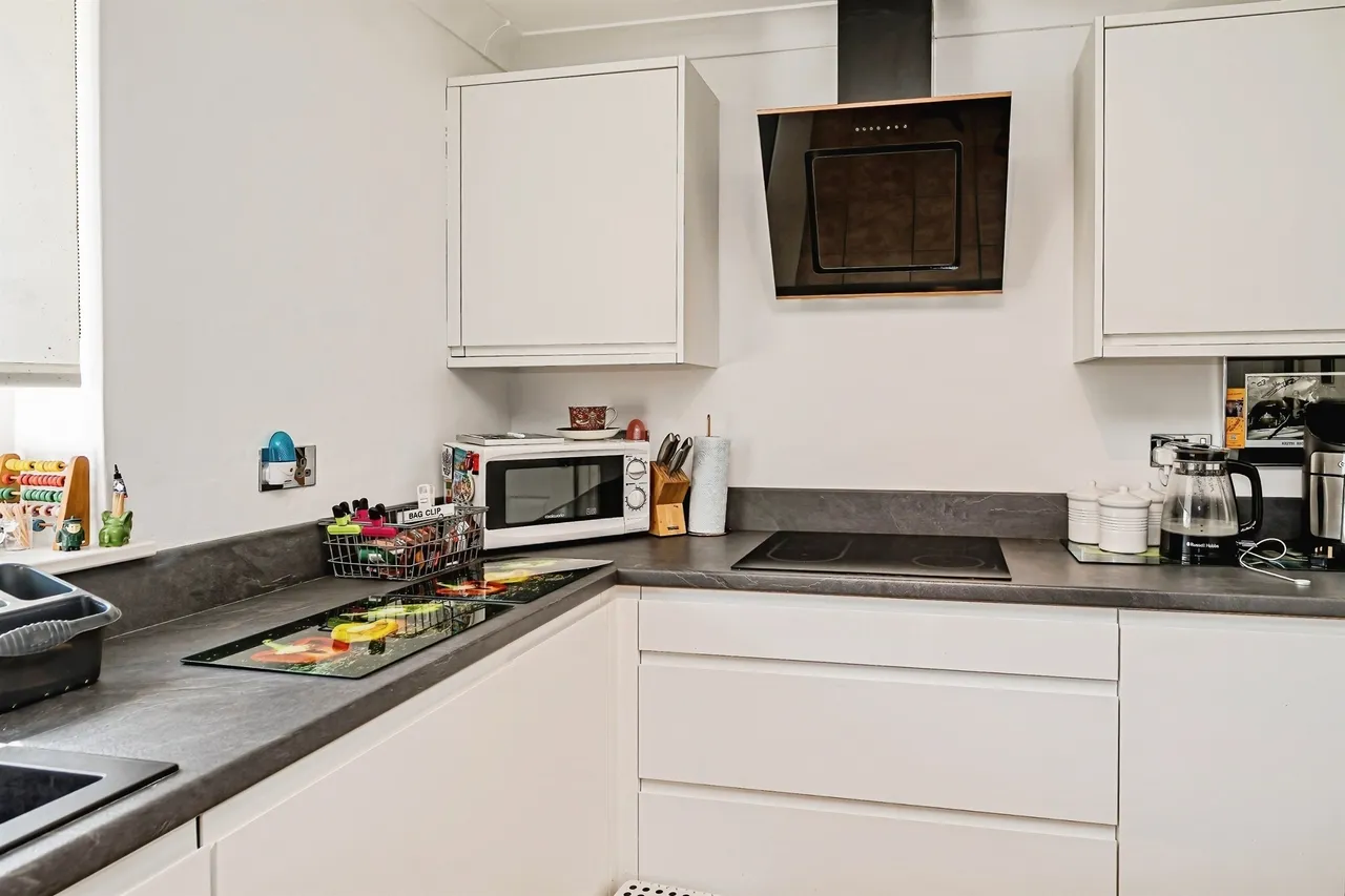 Sandringham Court, Slough, SL1, photo 18