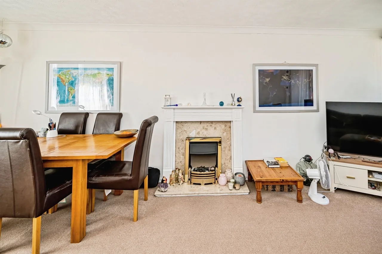 Sandringham Court, Slough, SL1, photo 13