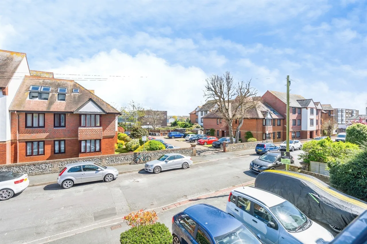 Campbell Road, Bognor Regis, photo 2