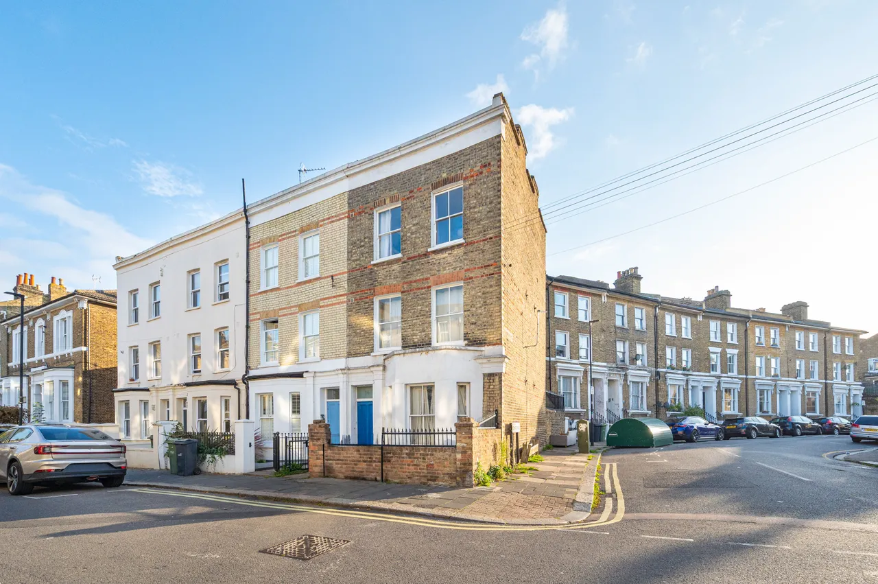4 bed house to rent — 16 Flaxman Road, London