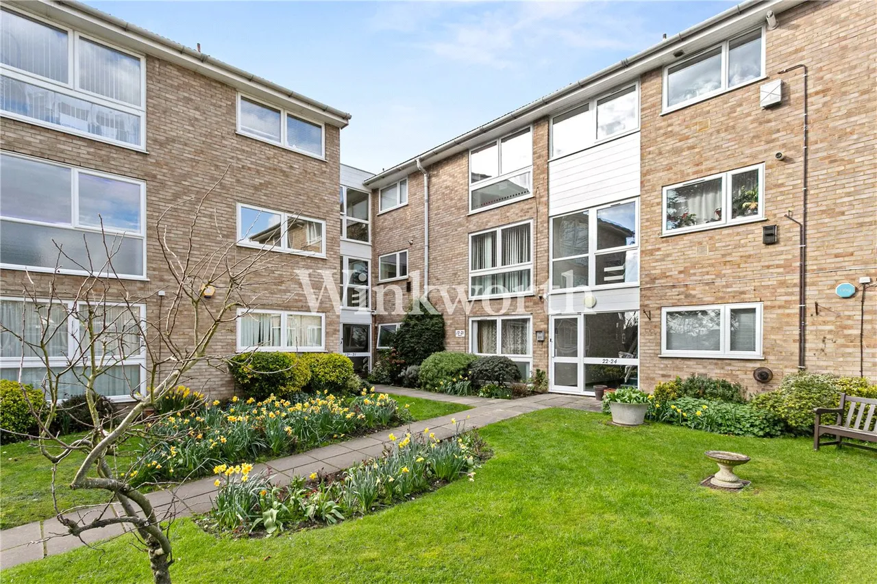Lucerne Close, London, N13, photo 11