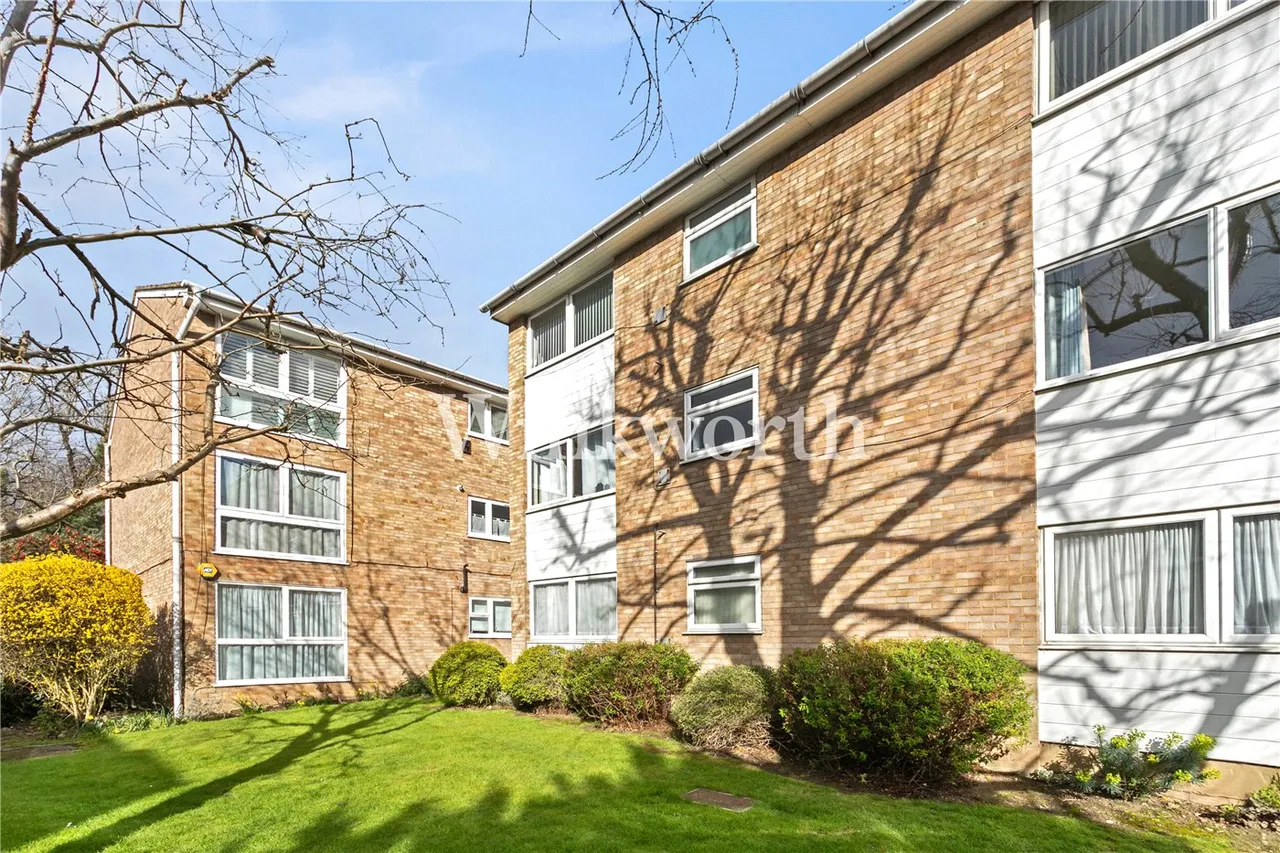 Lucerne Close, London, N13, photo 14