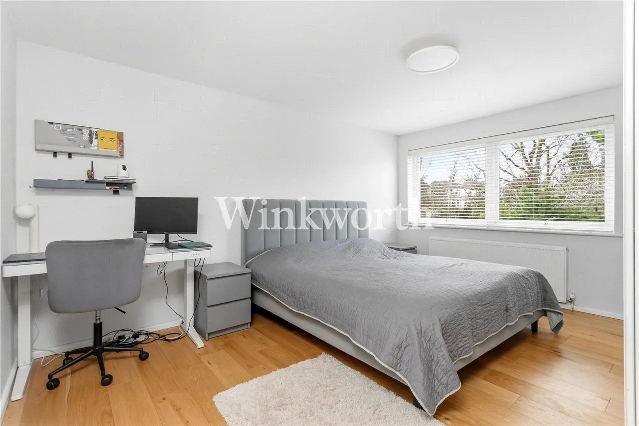 Lucerne Close, London, N13, photo 7