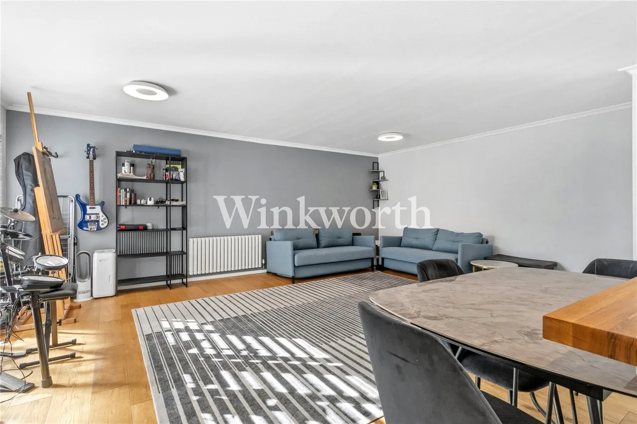 Lucerne Close, London, N13, photo 5