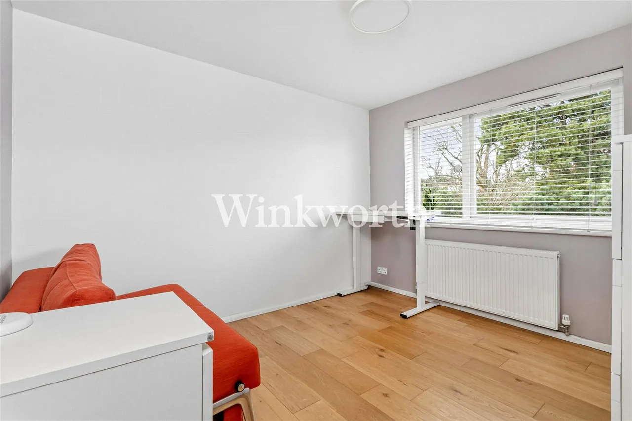 Lucerne Close, London, N13, photo 10