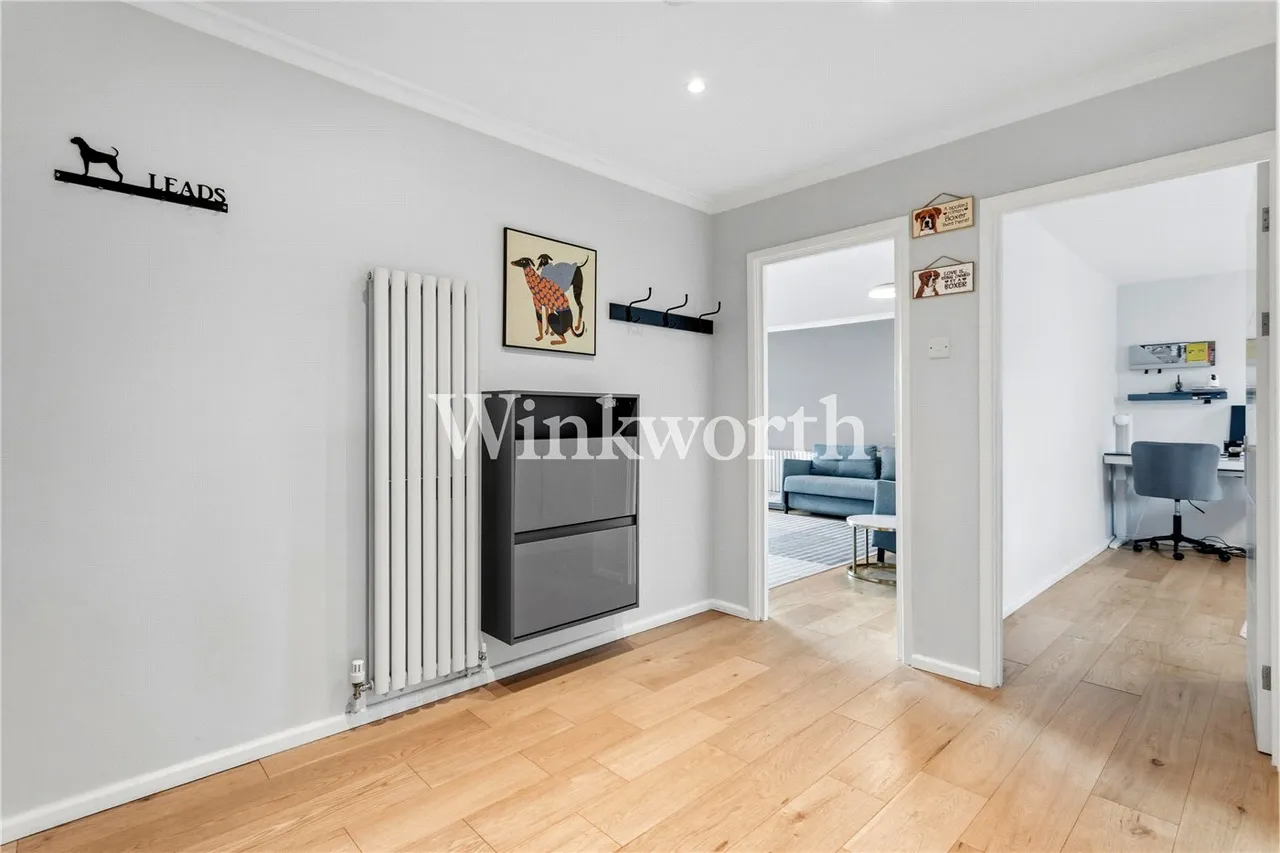 Lucerne Close, London, N13, photo 9
