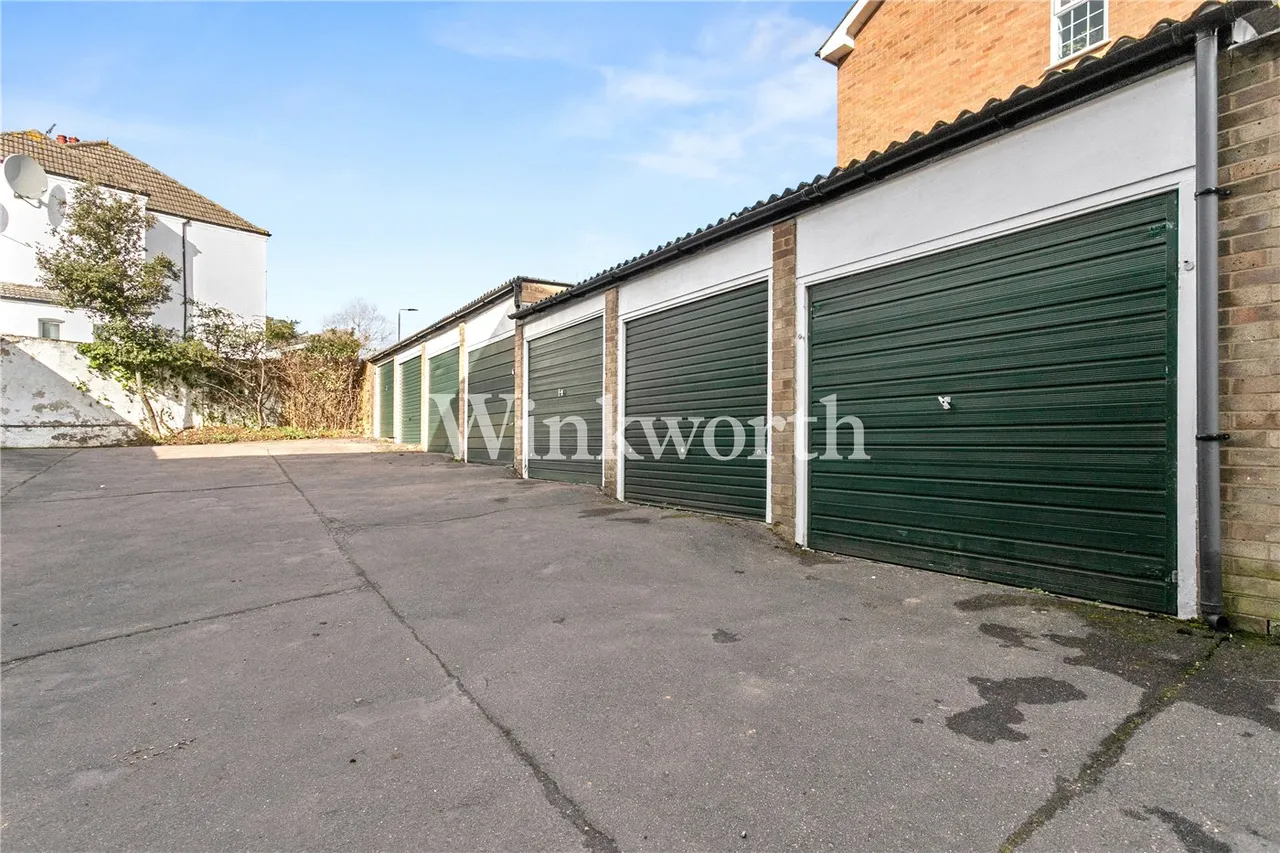 Lucerne Close, London, N13, photo 12