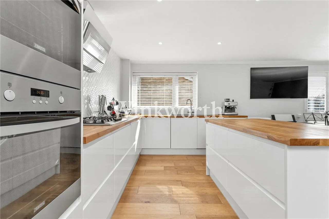Lucerne Close, London, N13, photo 4
