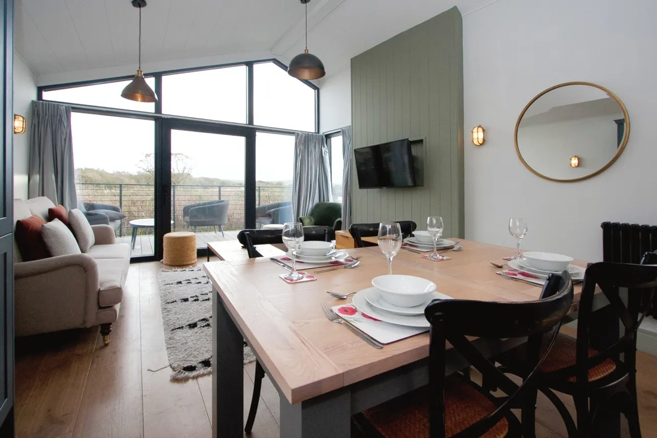 The Meadows, Retallack, TR9, photo 13