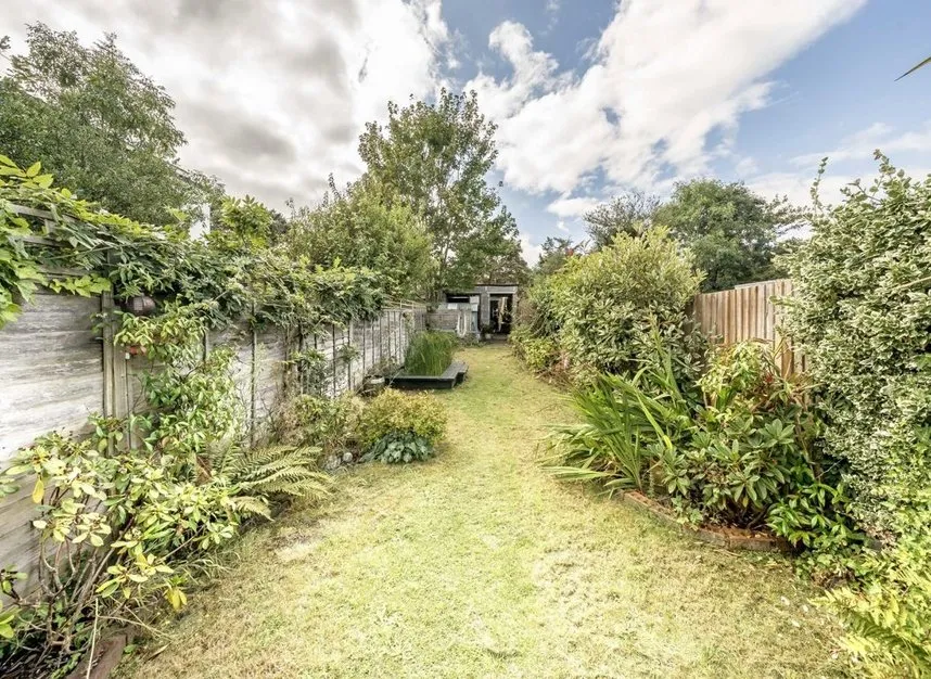 Saxon Avenue, Feltham, TW13, photo 4