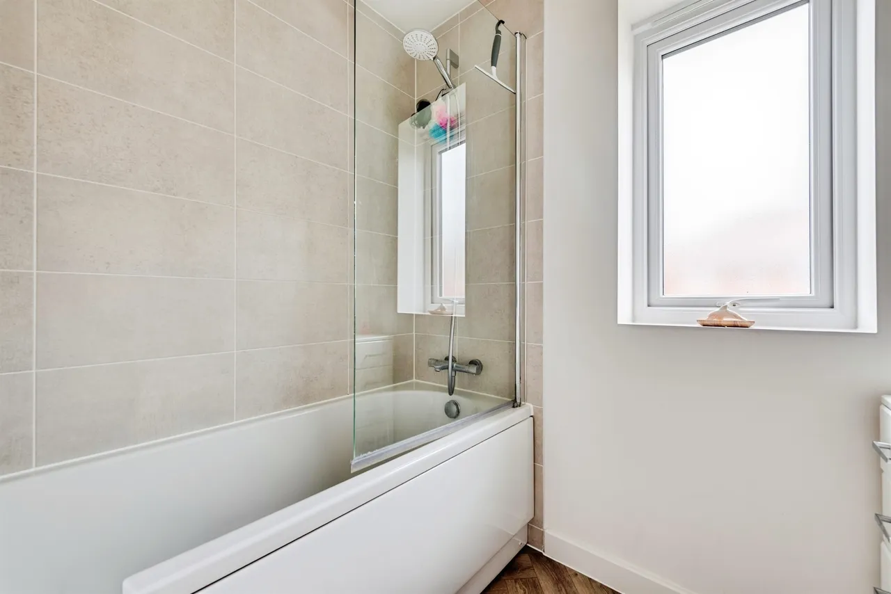 Price Close, Brize Norton, OX18, photo 15