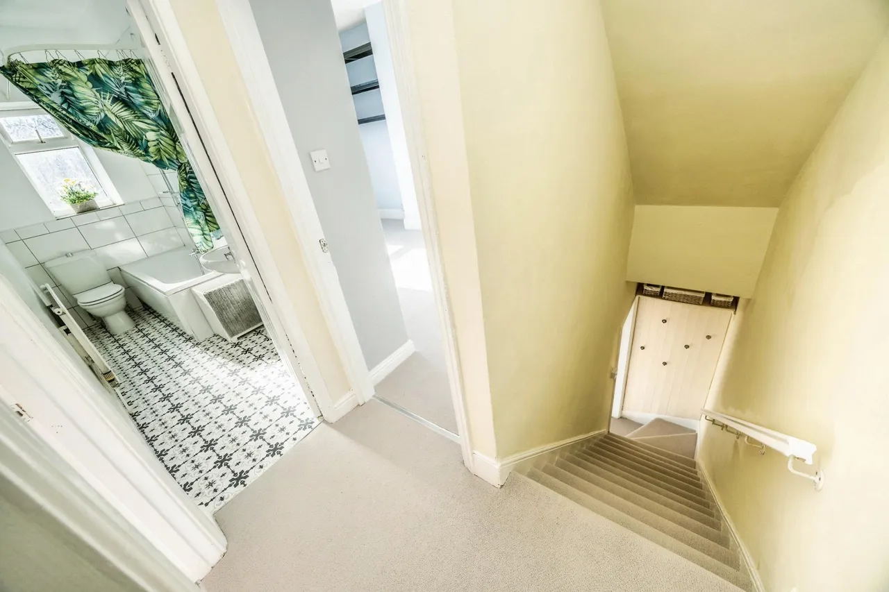 Langdale Street, Elland, HX5, photo 21