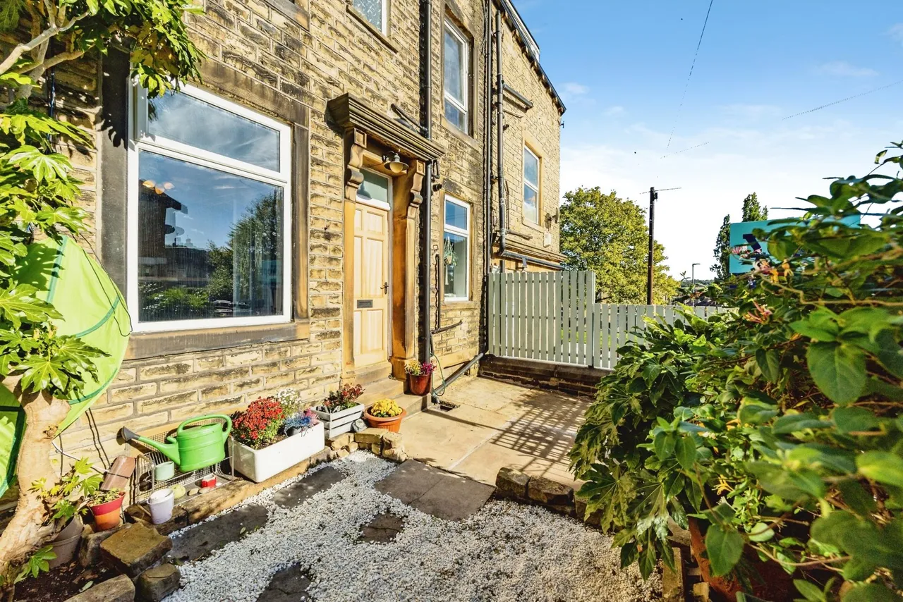 Langdale Street, Elland, HX5, photo 24