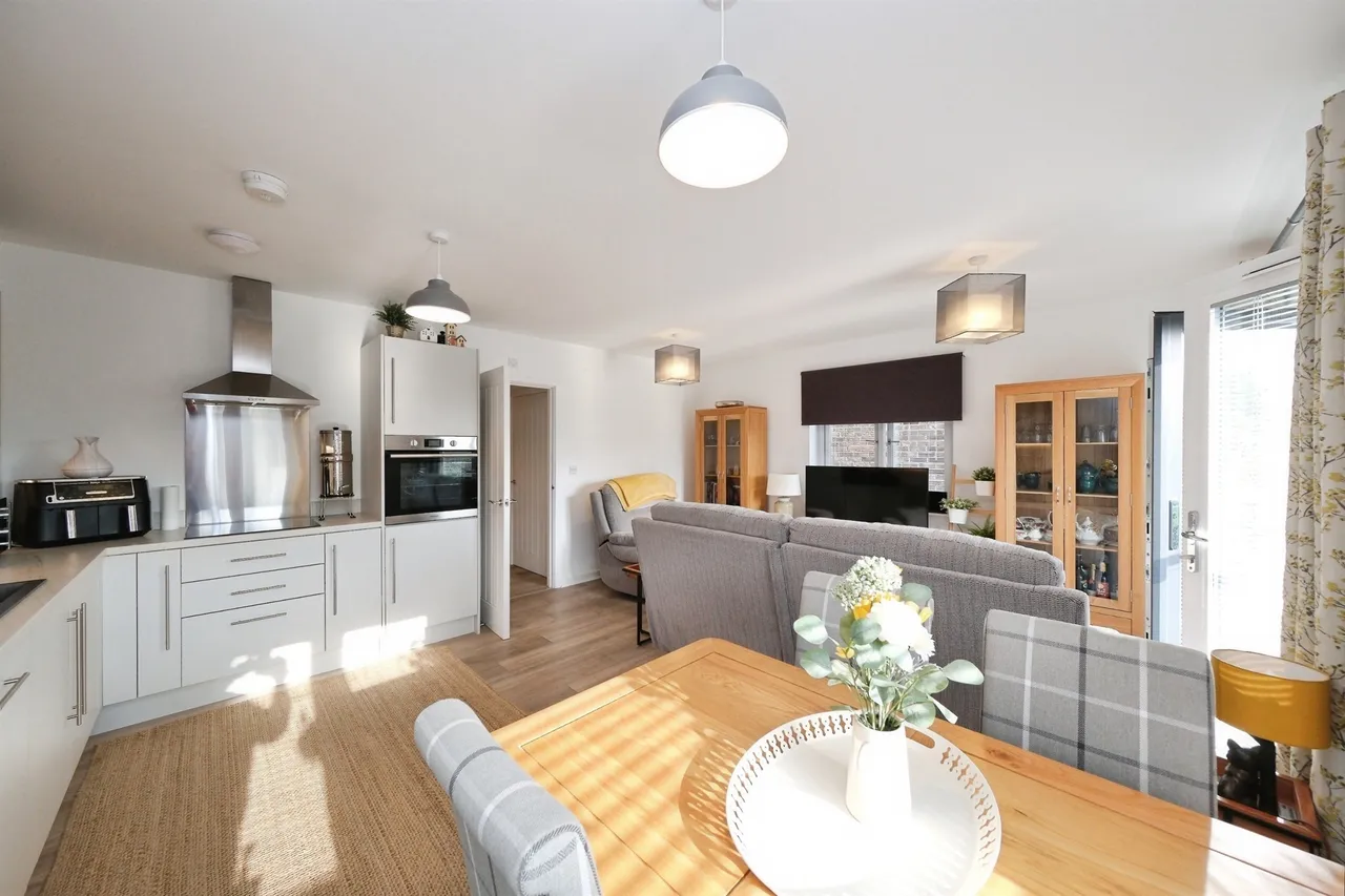 2 bed flat for sale, Laver Drive, Chesterfield, S41
