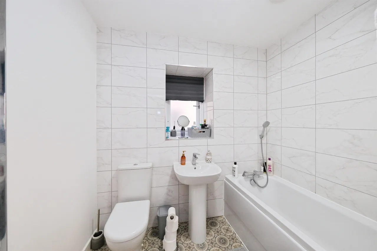 Laver Drive, Chesterfield, S41, photo 9