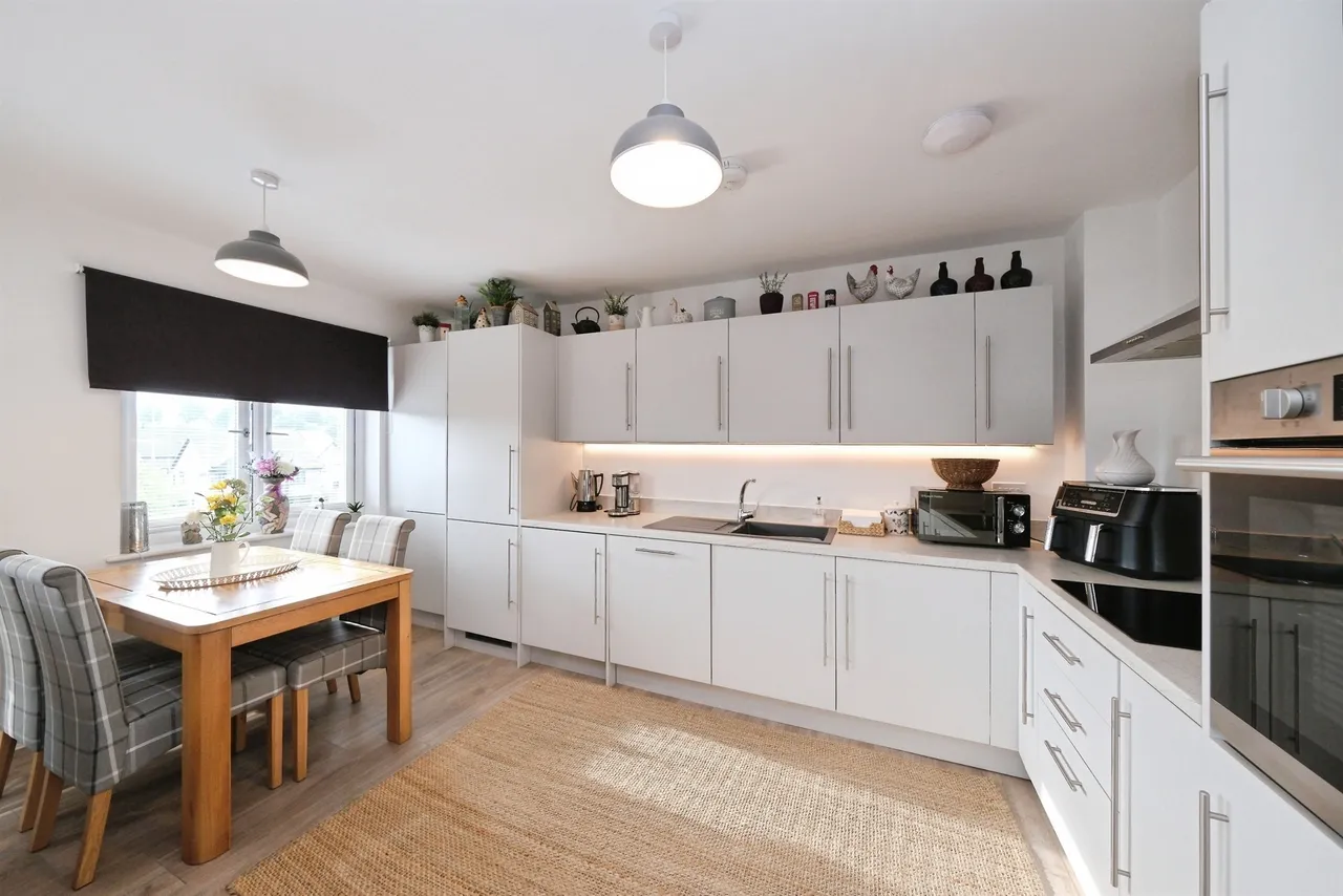 Laver Drive, Chesterfield, S41, photo 7