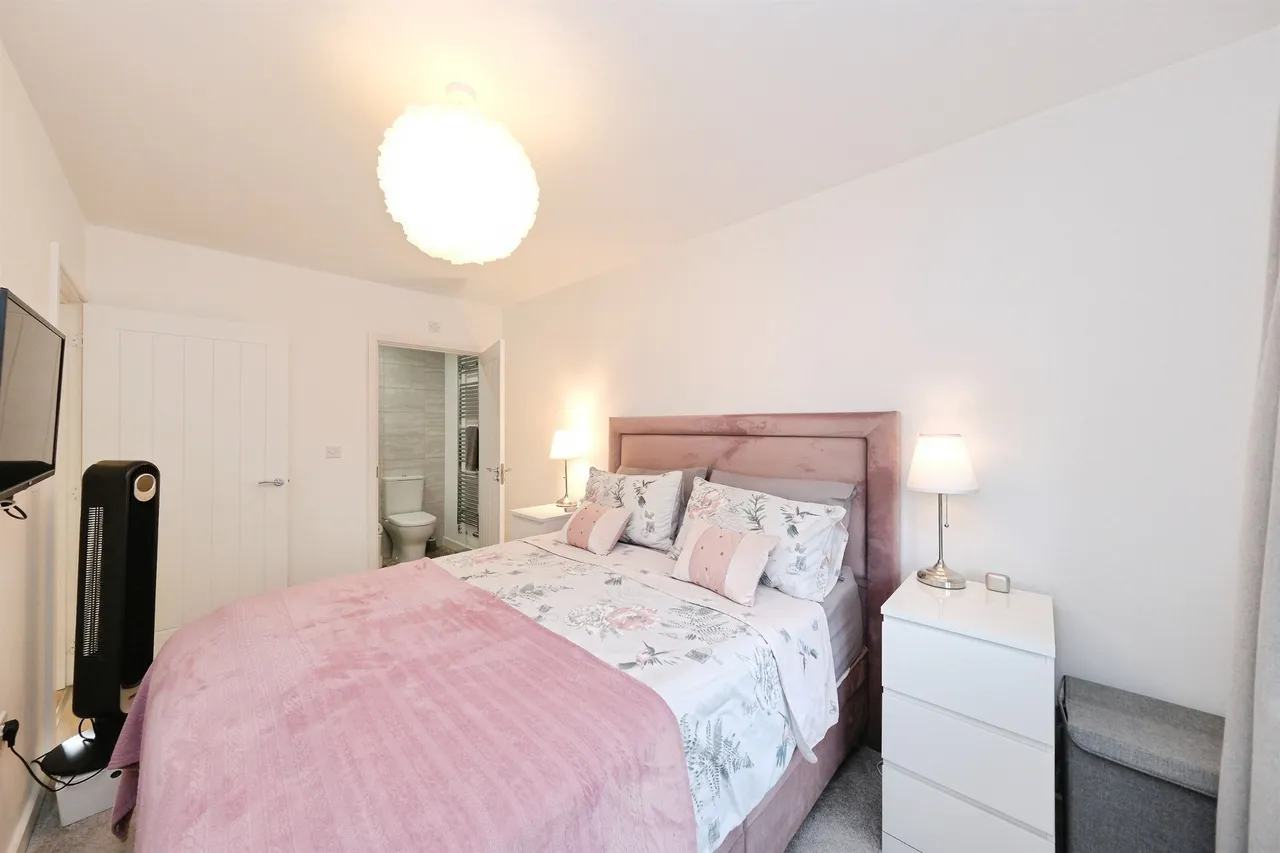 Laver Drive, Chesterfield, S41, photo 8