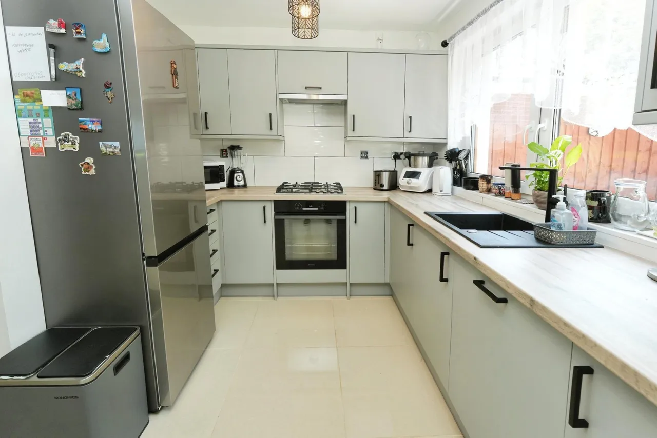 Greenwood Avenue, Rowley Regis, B65, photo 3