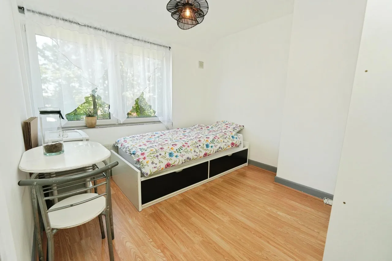 Greenwood Avenue, Rowley Regis, B65, photo 12