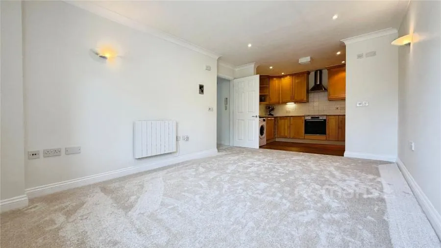 Alexandra Road, Aldershot, GU11, photo 5